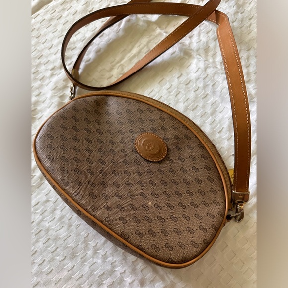 Vintage Gucci Crossbody - Picture 2 of 14